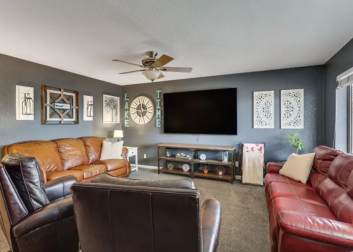 2 Mi To Havasu! Family W/ Poolside Oasis * Lake Havasu City
