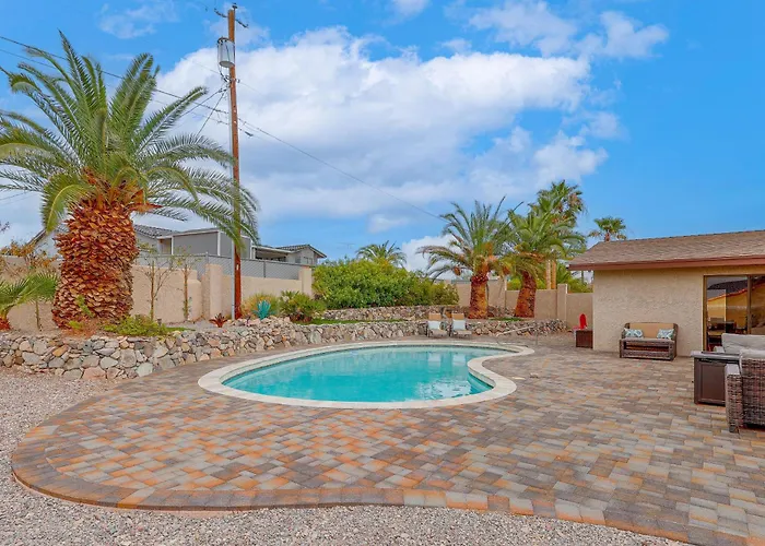 2 Mi To Havasu! Family W/ Poolside Oasis Ferienhaus *